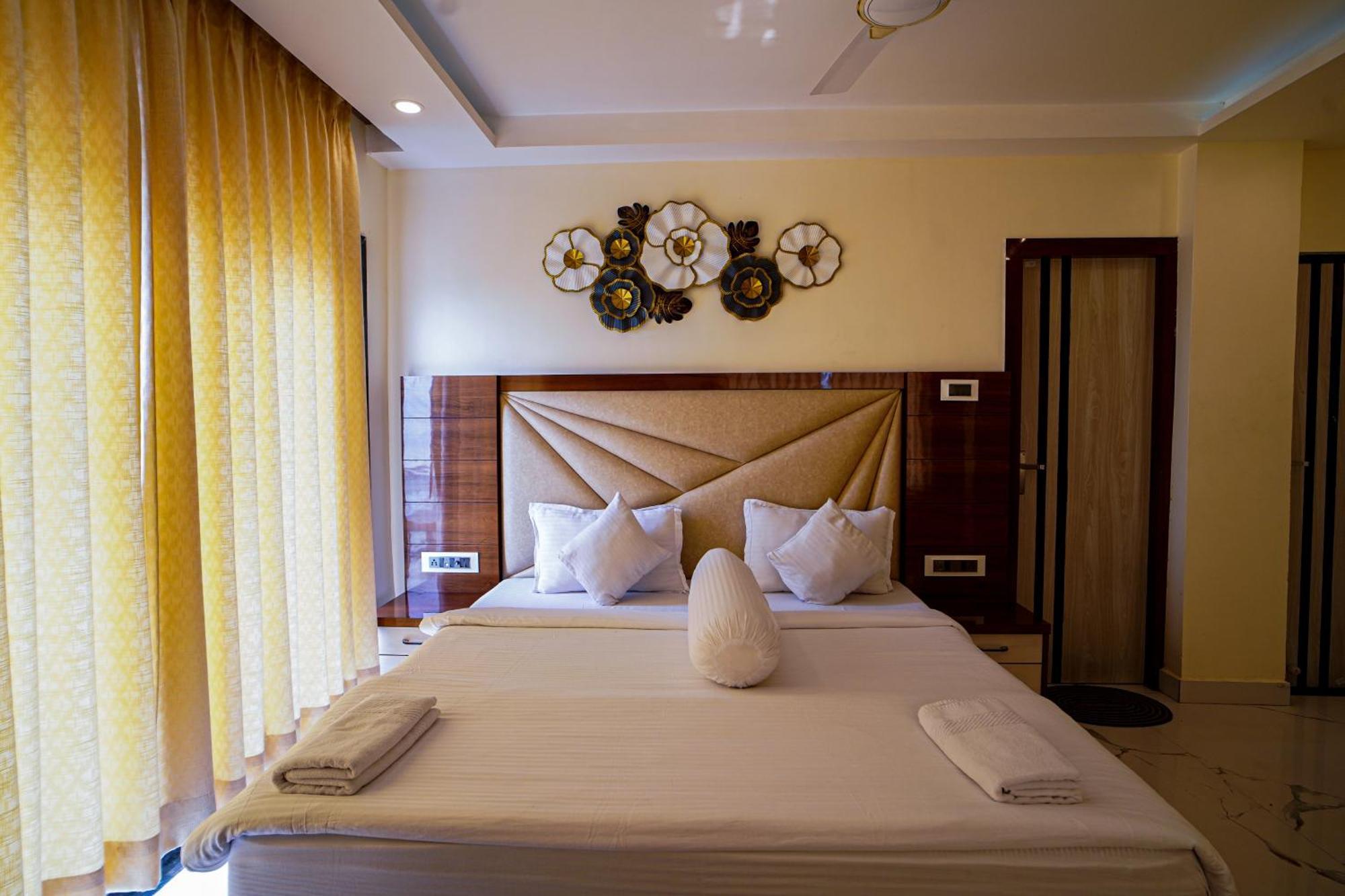 Prasant On Beach Resort !! Lift - Wifi -Restaurant-Parking Facilities-Newly Decorated Room !! Mandarmani Zewnętrze zdjęcie