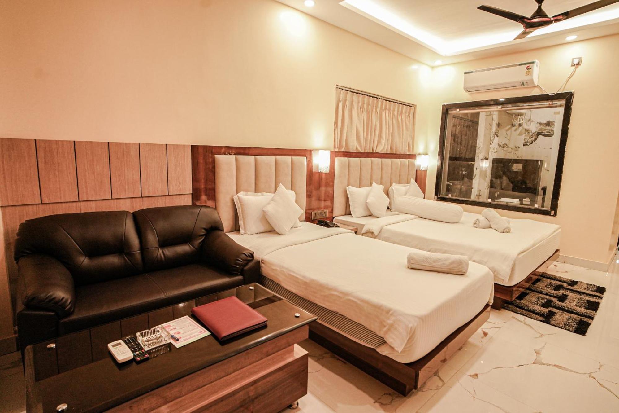 Prasant On Beach Resort !! Lift - Wifi -Restaurant-Parking Facilities-Newly Decorated Room !! Mandarmani Zewnętrze zdjęcie
