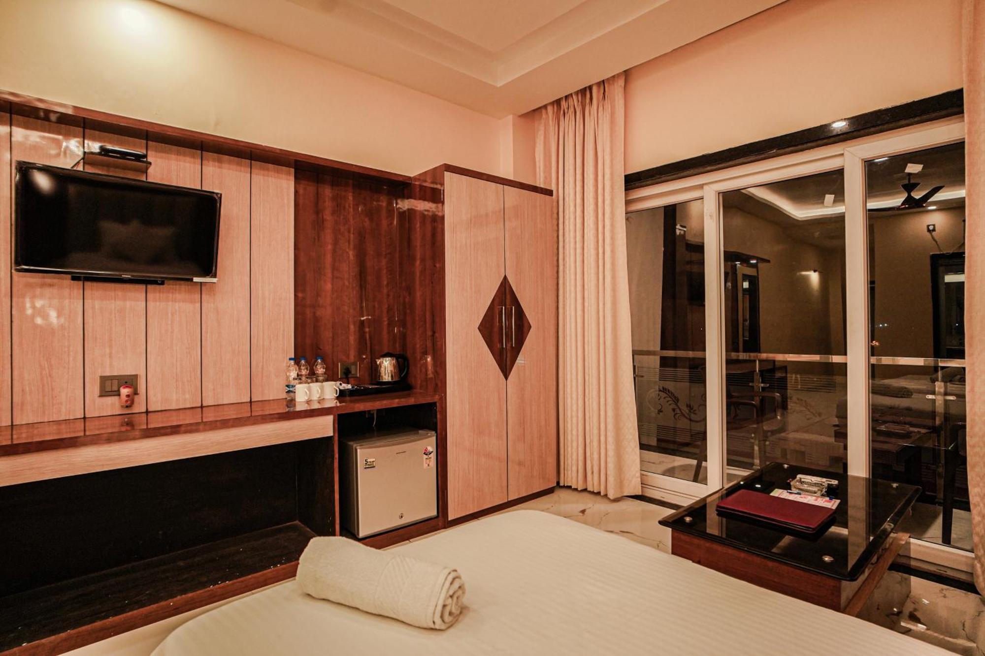 Prasant On Beach Resort !! Lift - Wifi -Restaurant-Parking Facilities-Newly Decorated Room !! Mandarmani Zewnętrze zdjęcie