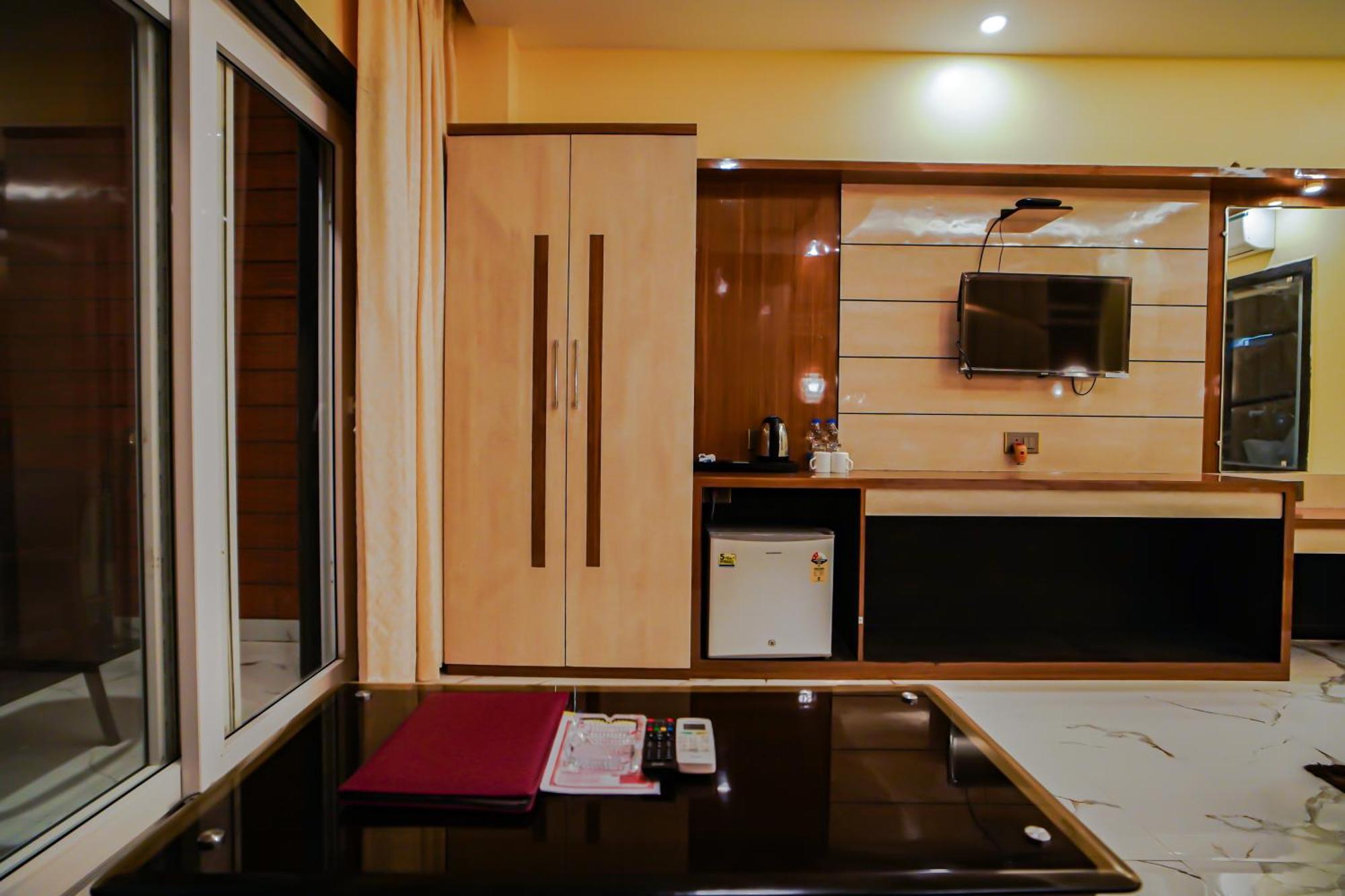 Prasant On Beach Resort !! Lift - Wifi -Restaurant-Parking Facilities-Newly Decorated Room !! Mandarmani Zewnętrze zdjęcie