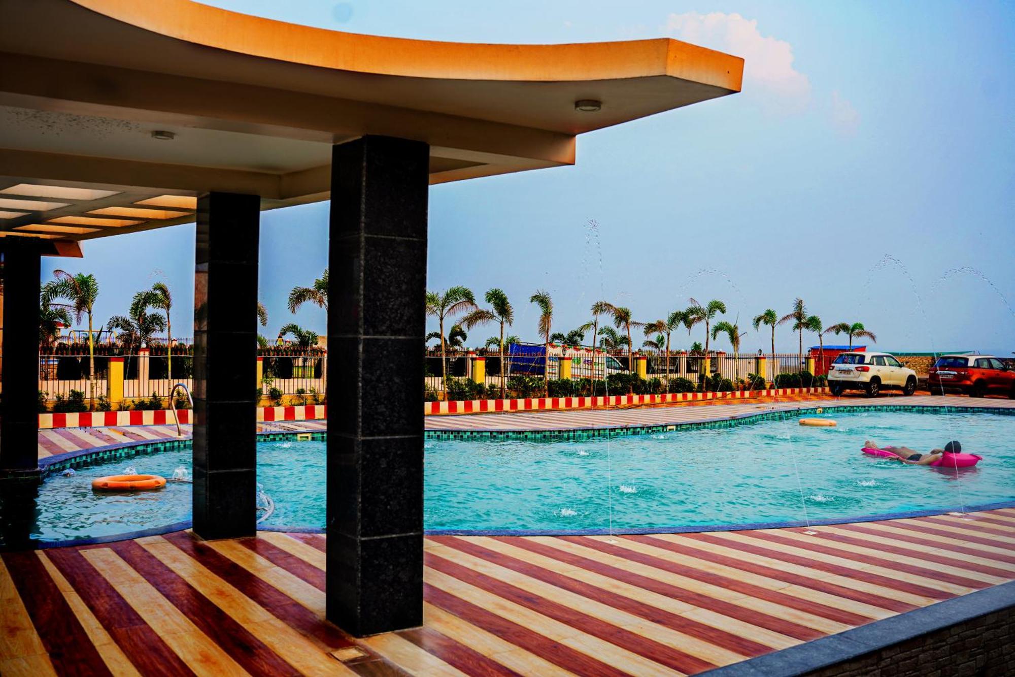 Prasant On Beach Resort !! Lift - Wifi -Restaurant-Parking Facilities-Newly Decorated Room !! Mandarmani Zewnętrze zdjęcie